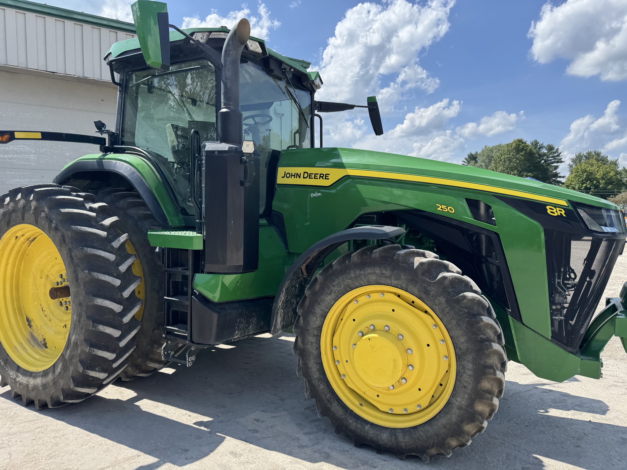 2022 John Deere 8R 250 Image 2