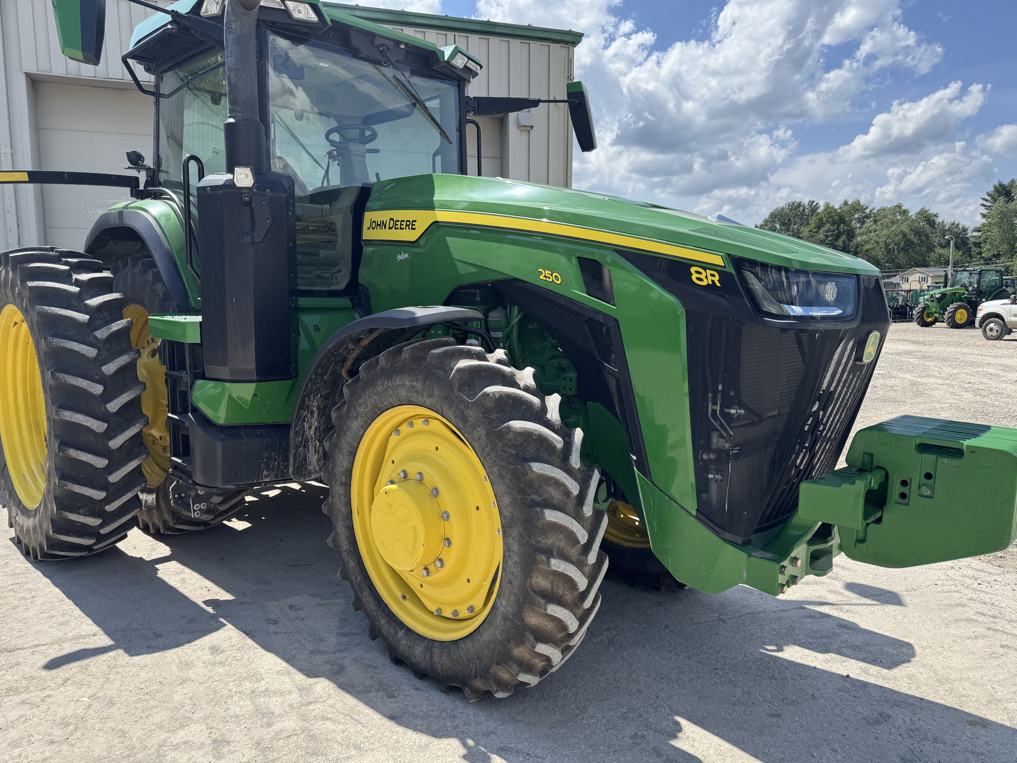 2022 John Deere 8R 250 Image 3