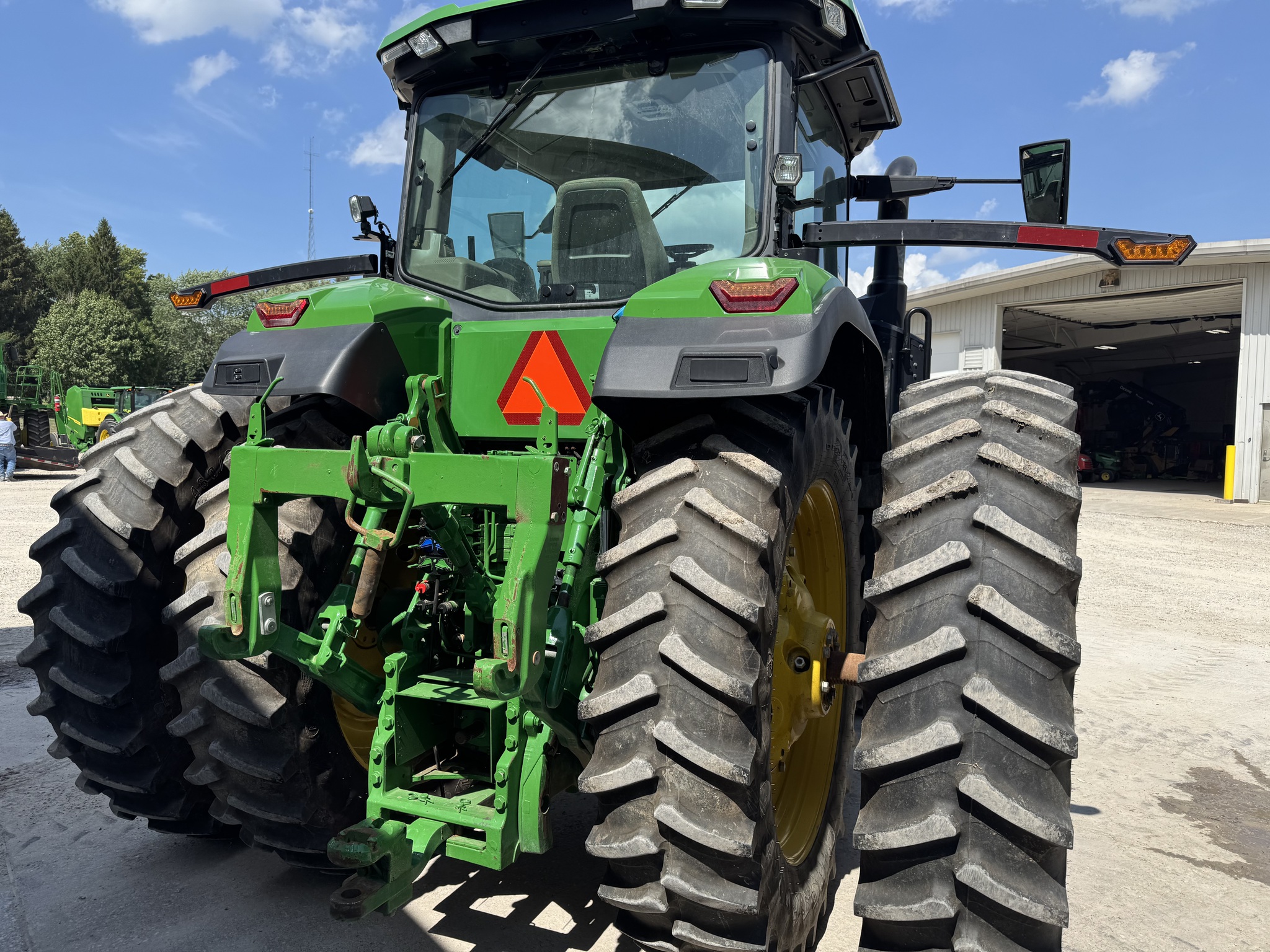2022 John Deere 8R 250 Image 6