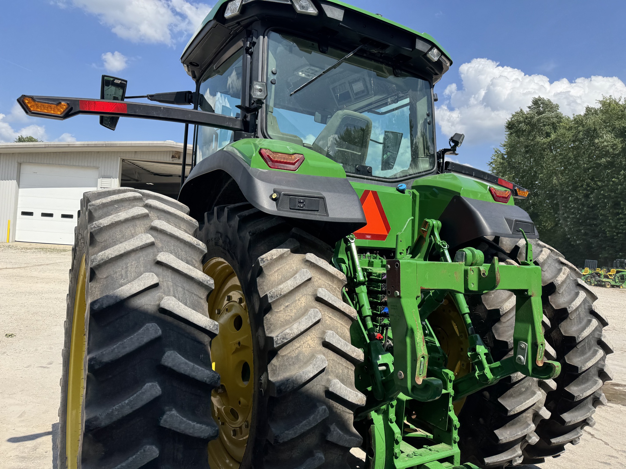 2022 John Deere 8R 250 Image 10