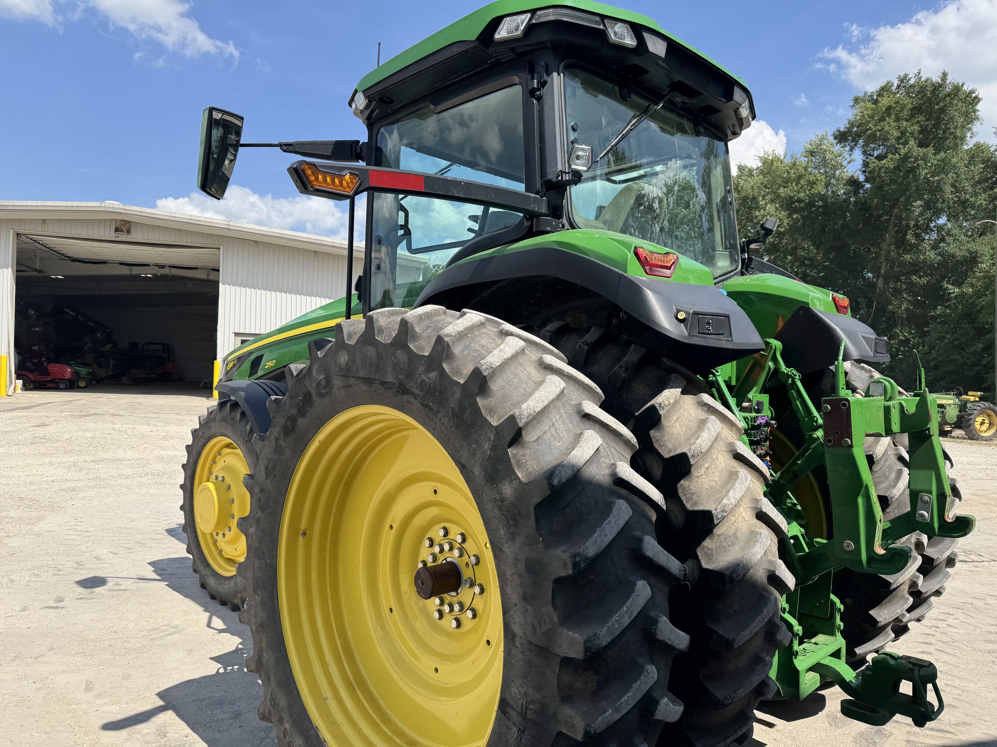 2022 John Deere 8R 250 Image 11