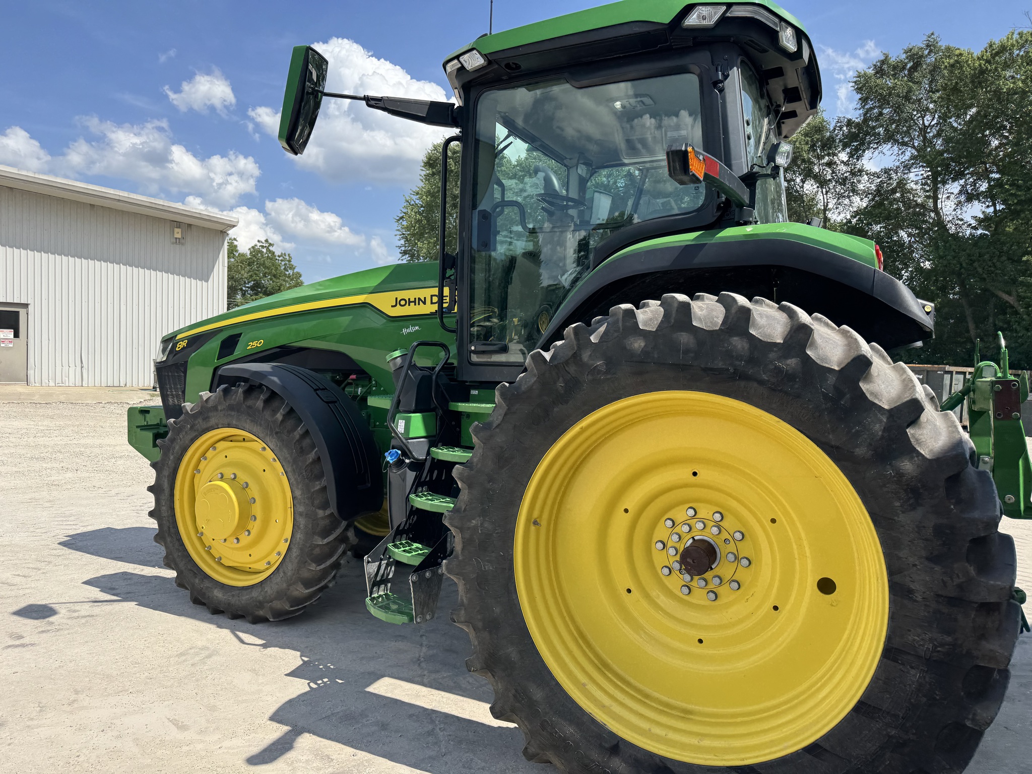 2022 John Deere 8R 250 Image 12
