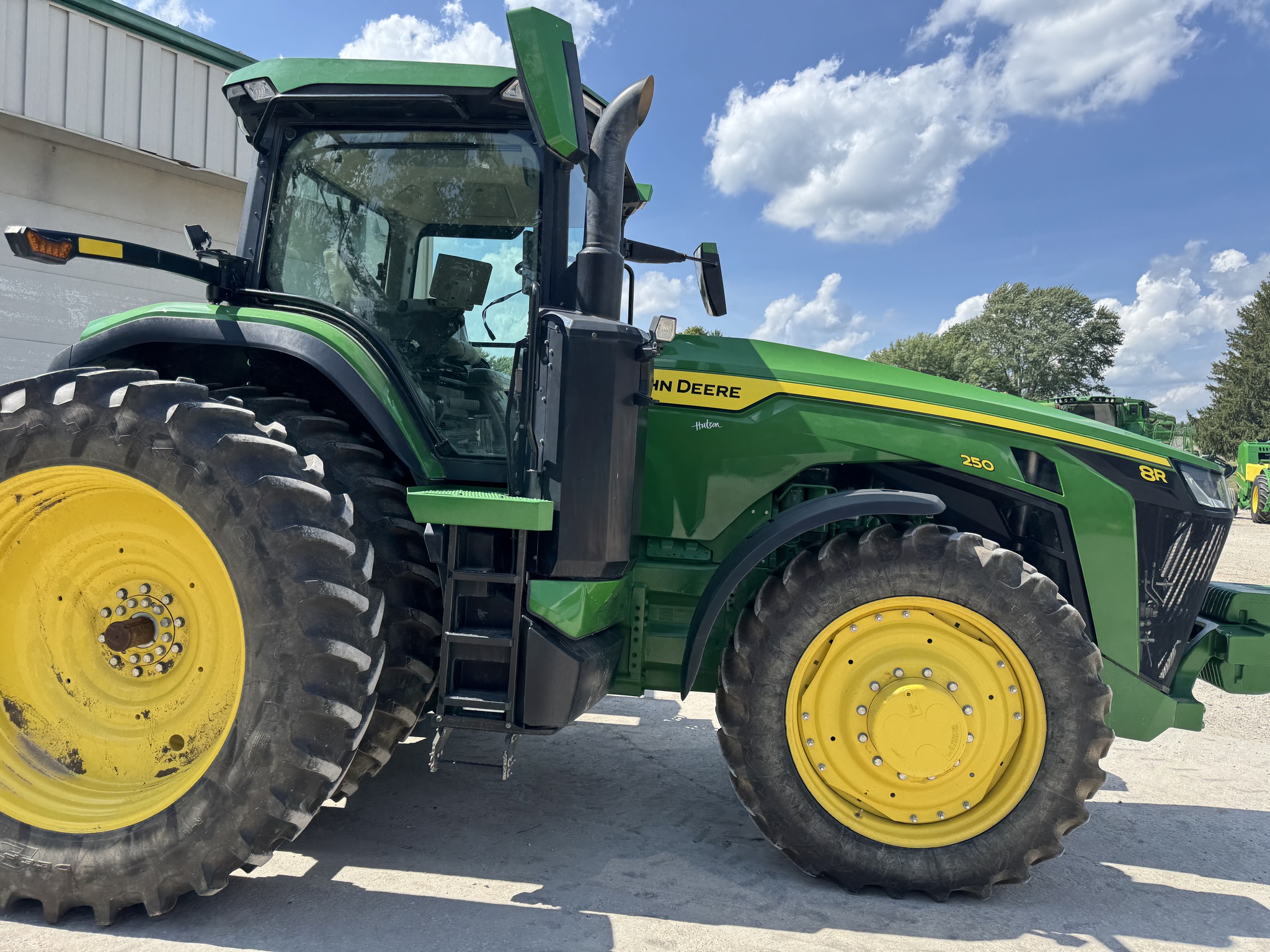 2022 John Deere 8R 250 Image 4