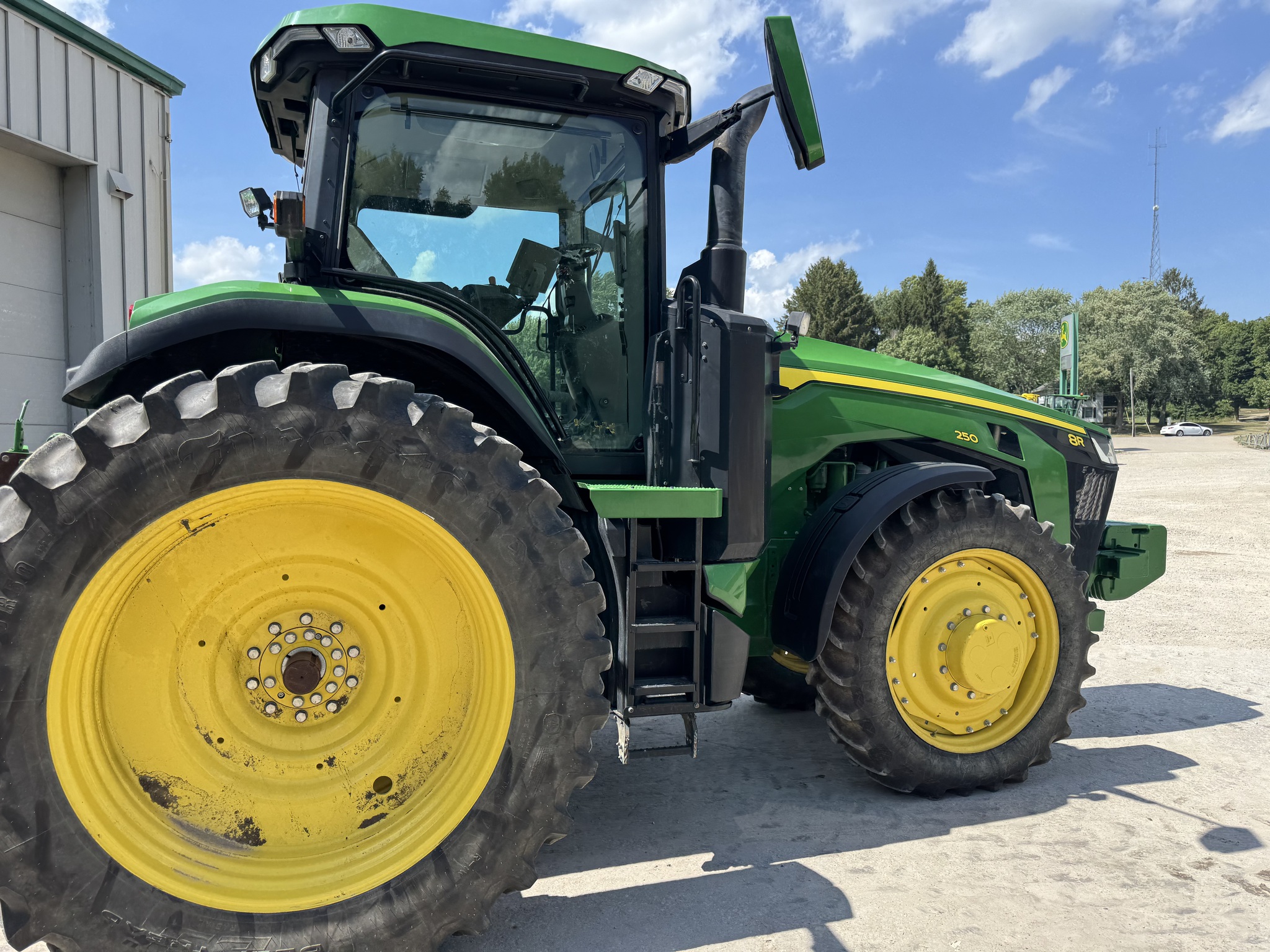2022 John Deere 8R 250 Image 5
