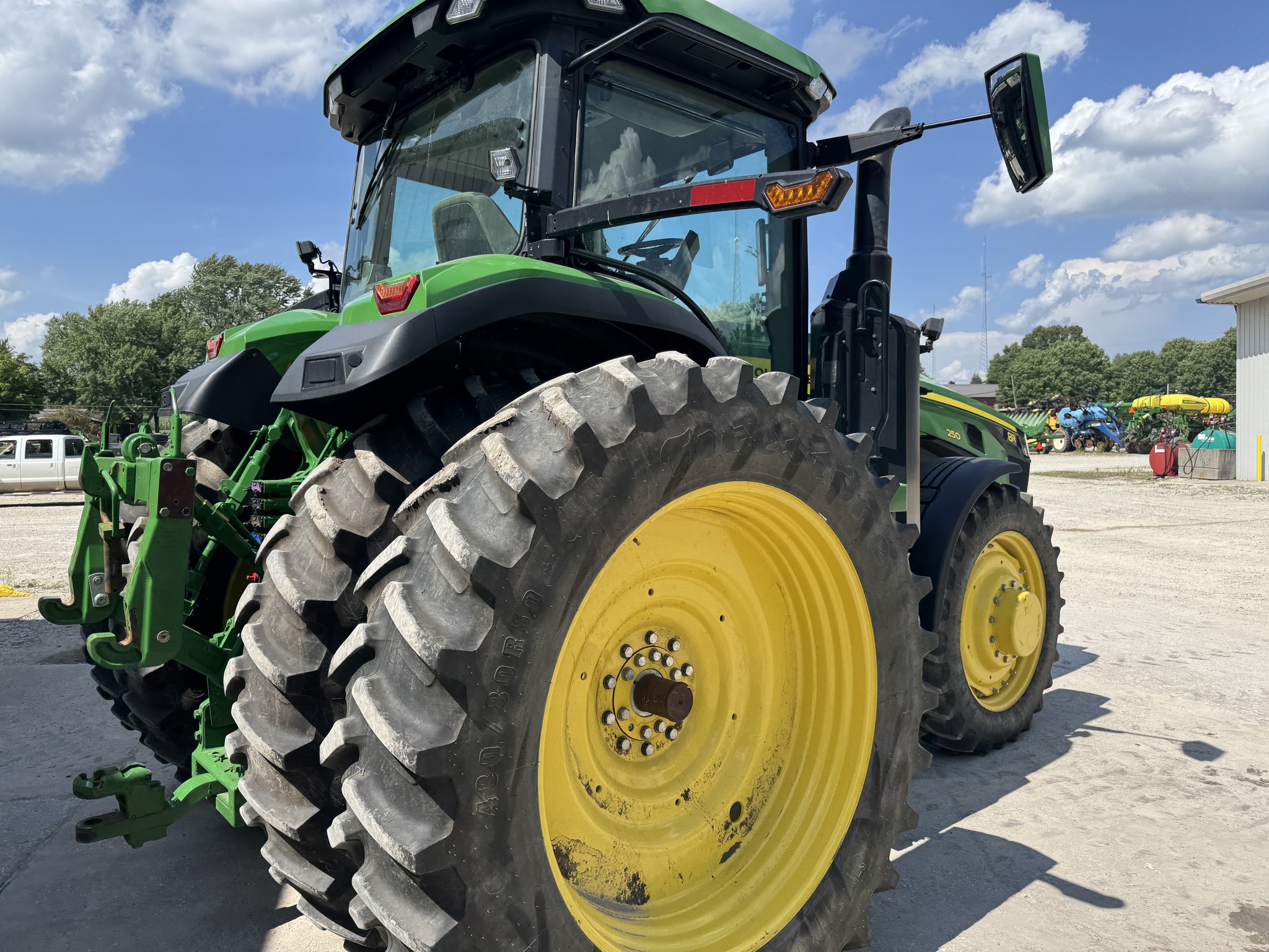 2022 John Deere 8R 250 Image 8