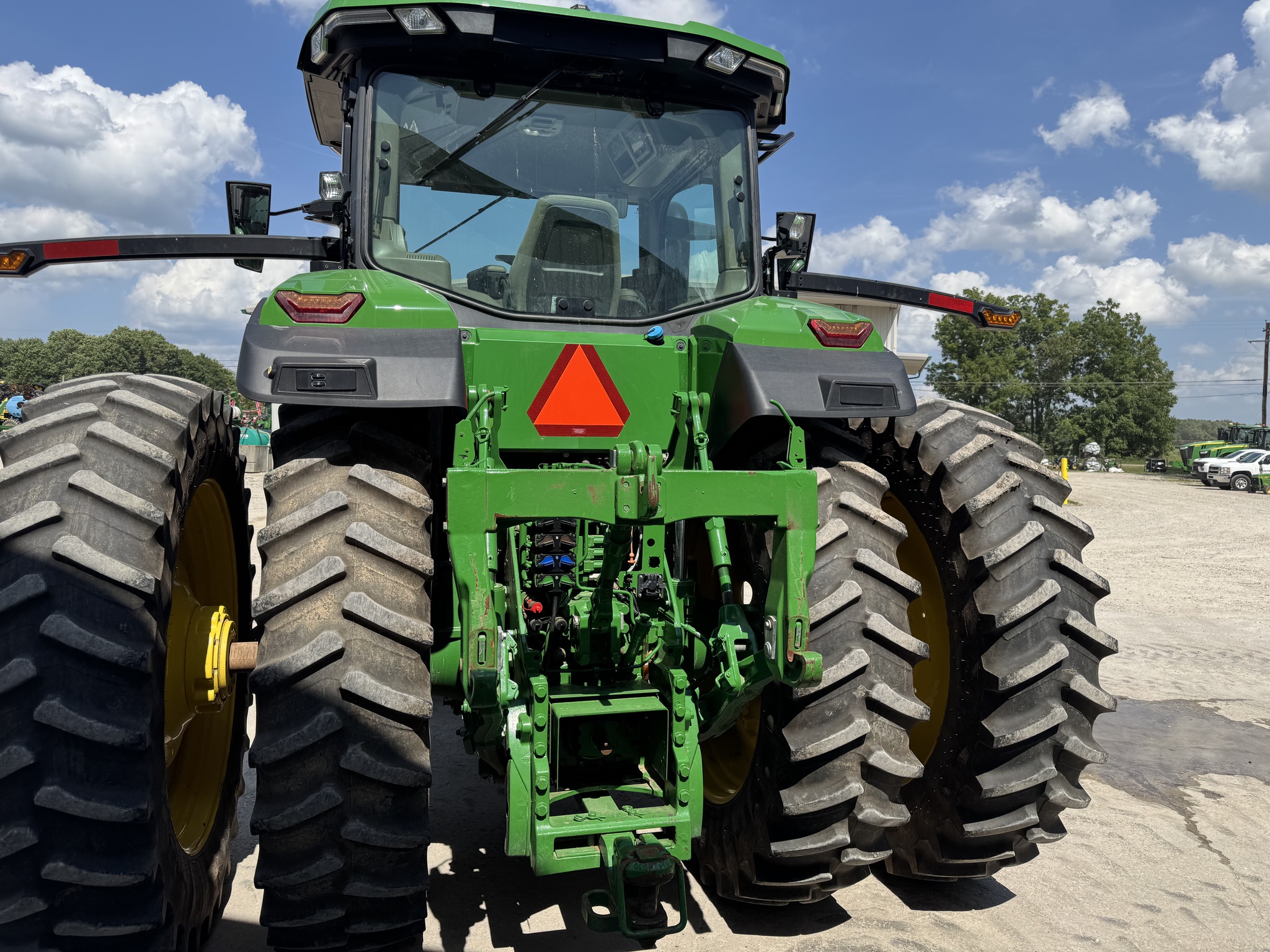 2022 John Deere 8R 250 Image 9