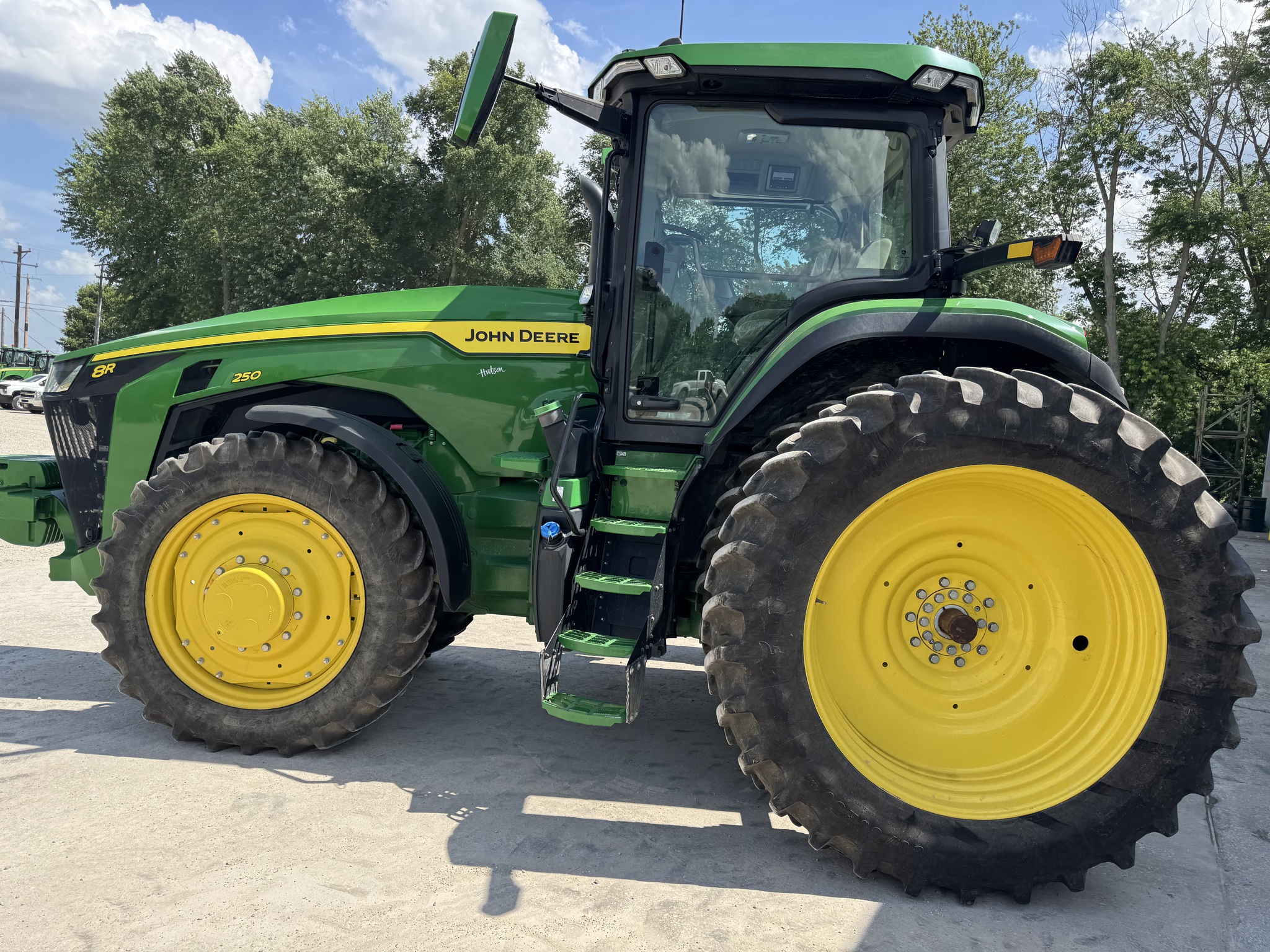 2022 John Deere 8R 250 Image 13