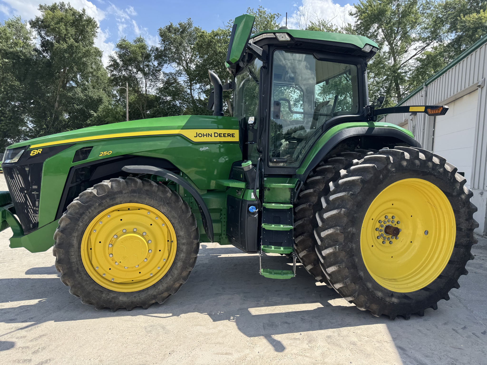 2022 John Deere 8R 250 Image 14