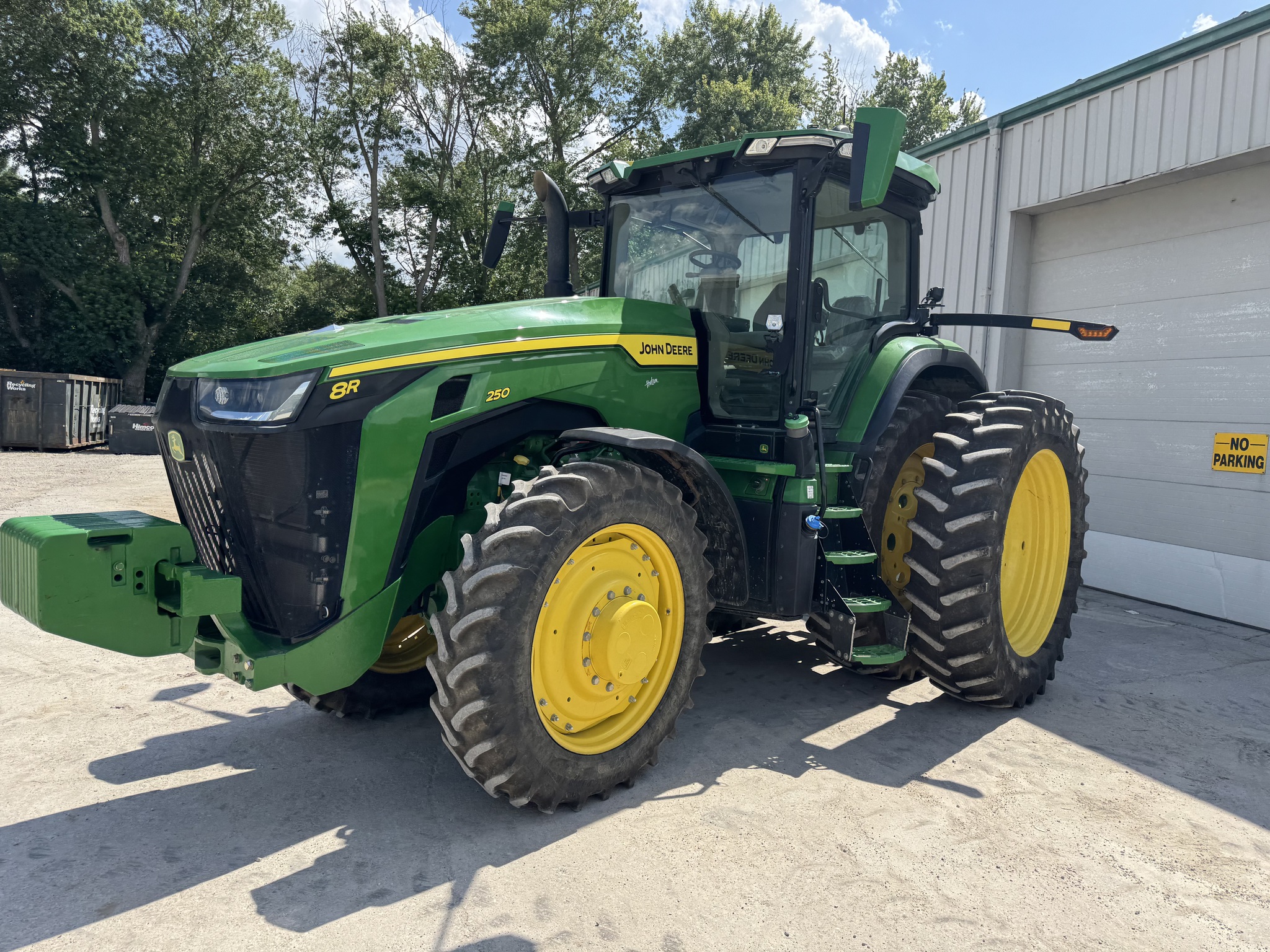 2022 John Deere 8R 250 Image 16