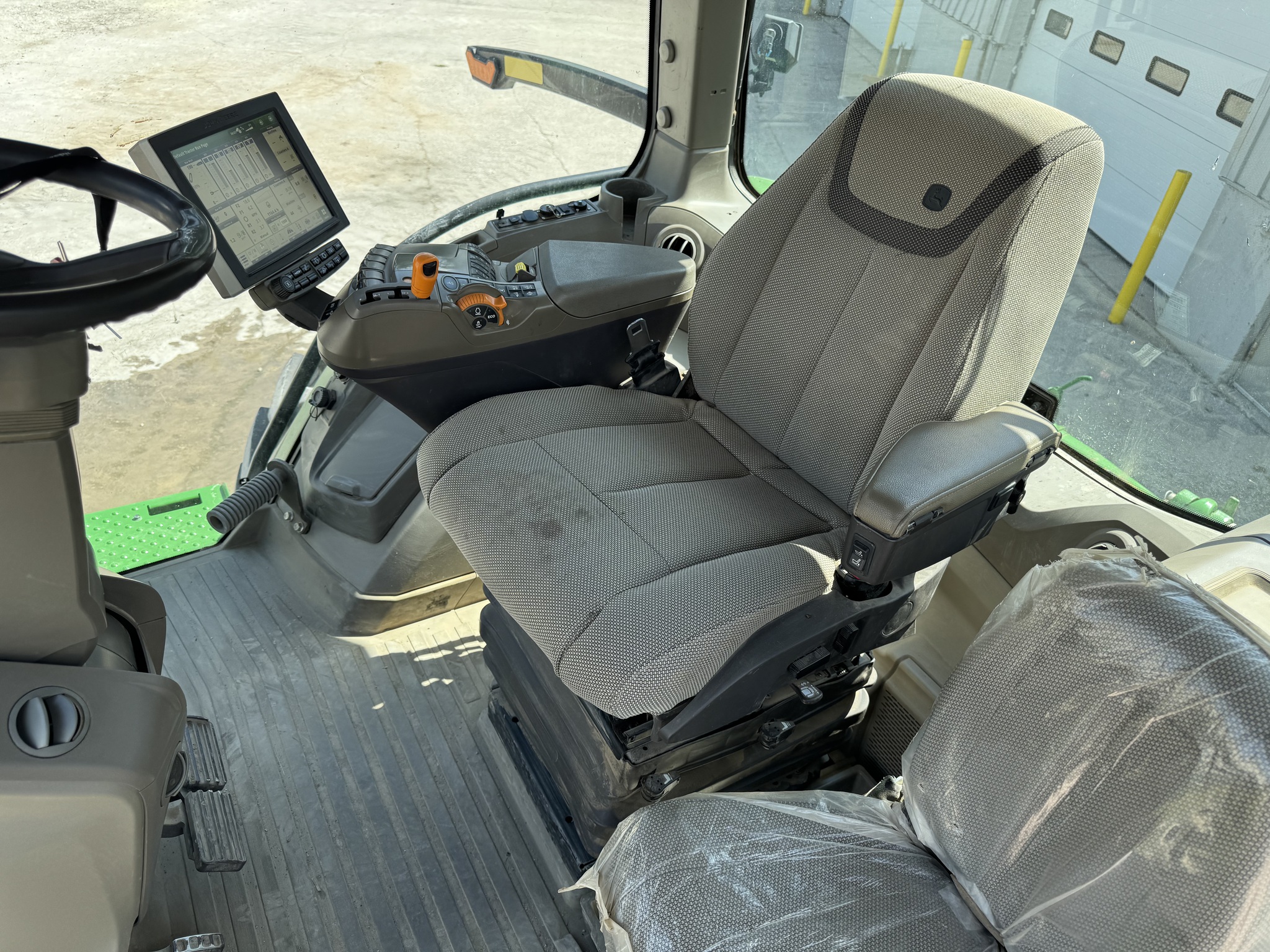 2022 John Deere 8R 250 Image 20