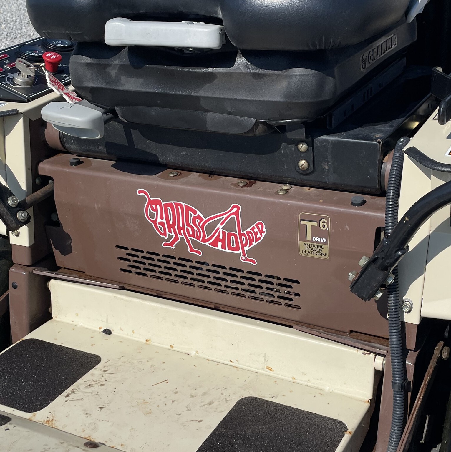 2011 Grasshopper 725DT Image 8