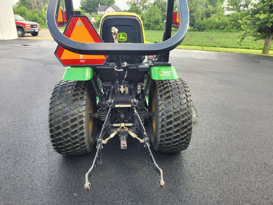 2006 John Deere 2320 Image 3