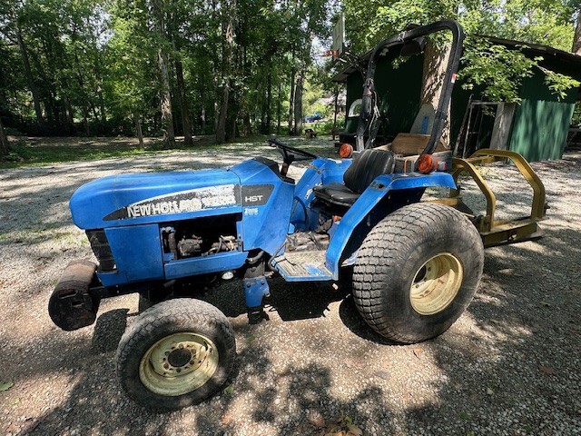 2002 New Holland TC30 Image 2