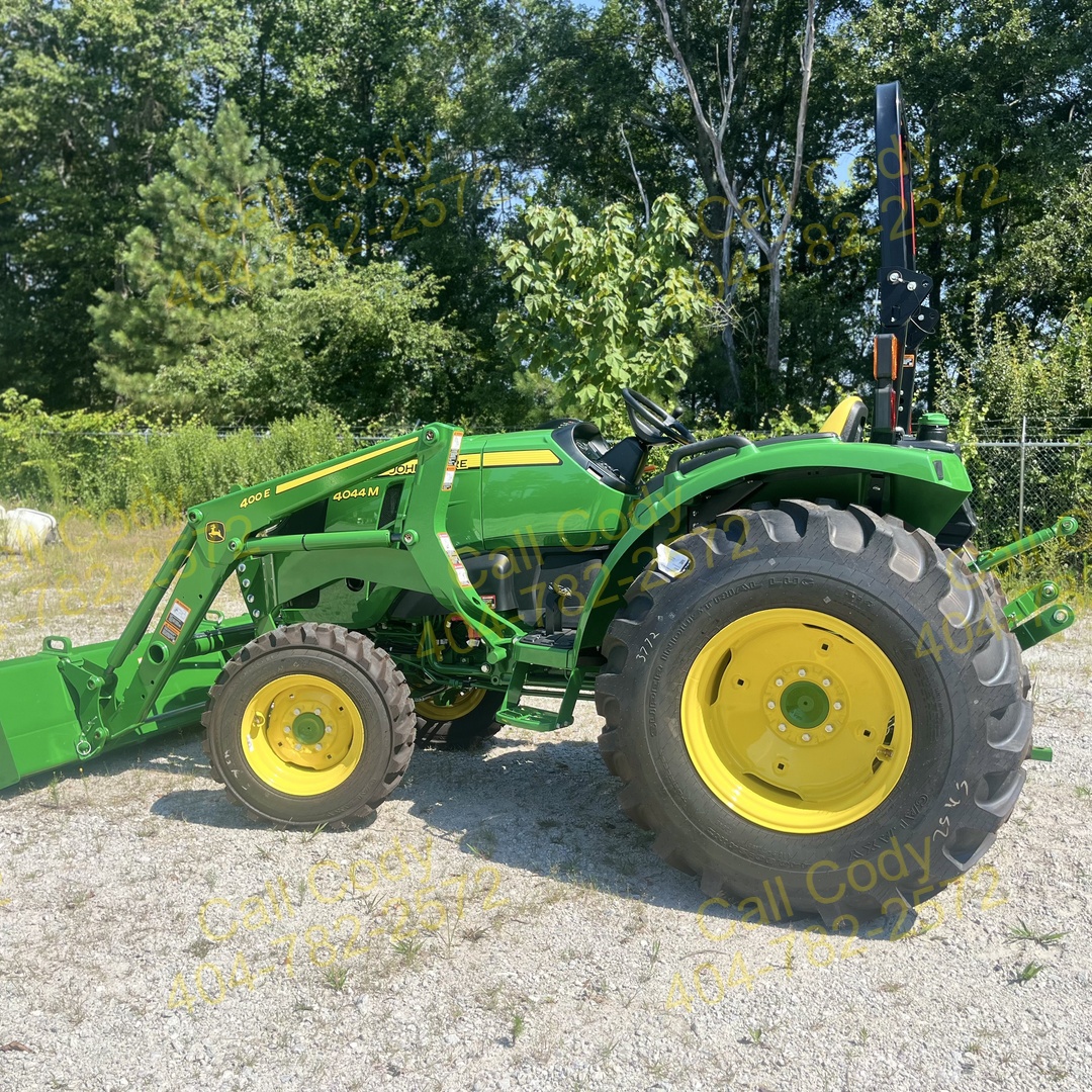 2025 John Deere 4044M Image 8