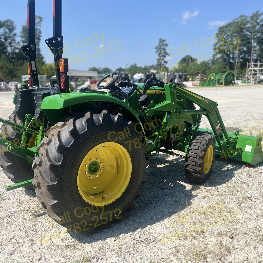 2025 John Deere 4044M Image 4