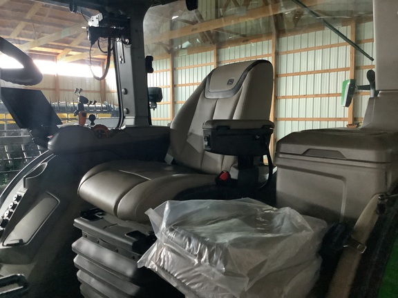 2025 John-Deere 8R 280