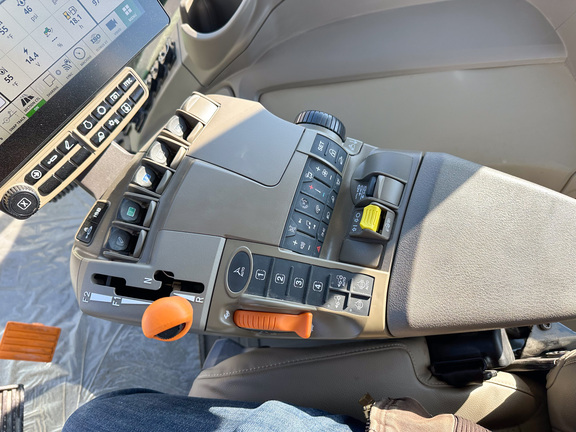 2025 John-Deere 8R 280