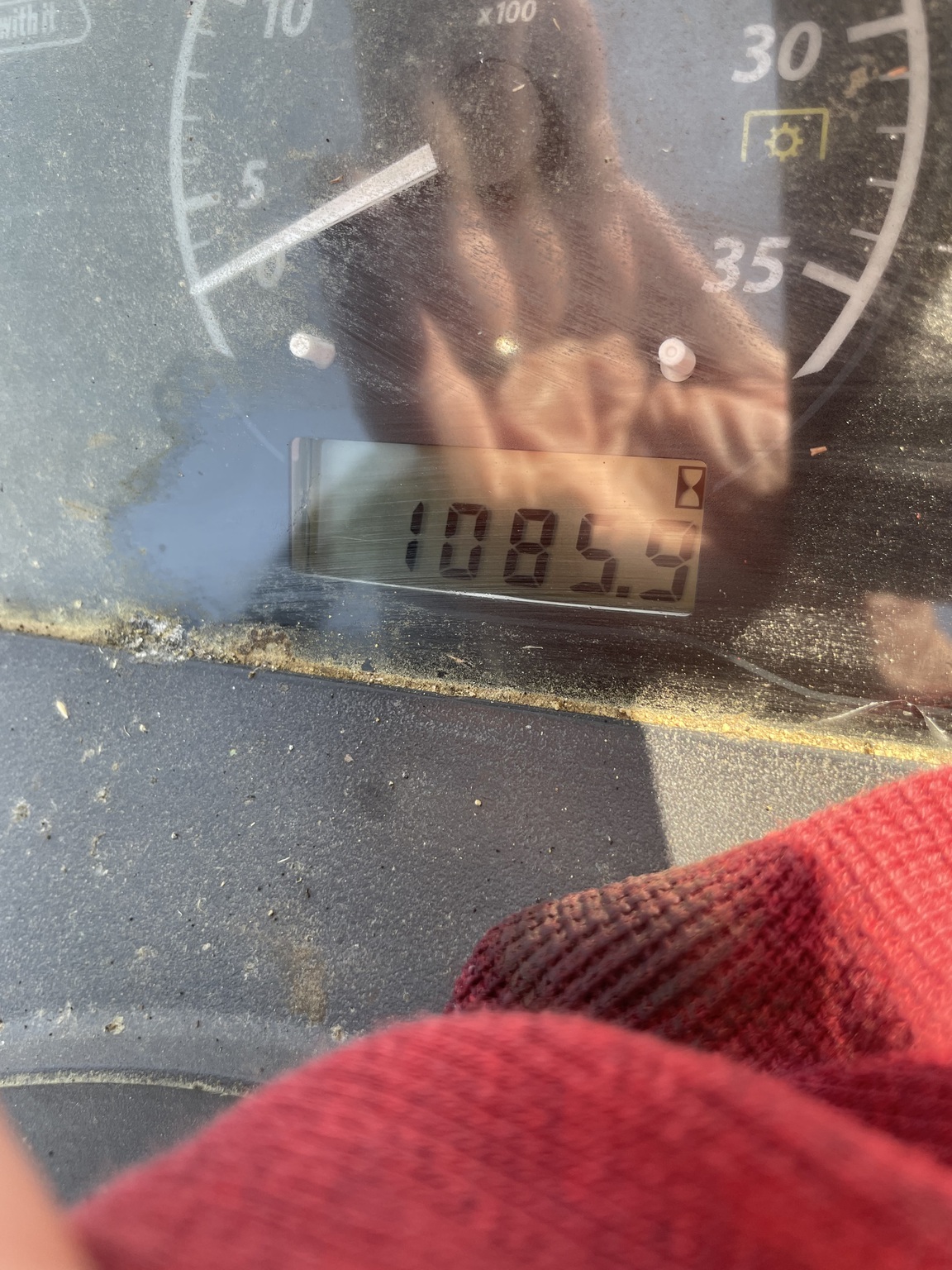 2021 John Deere 2025R Image 10