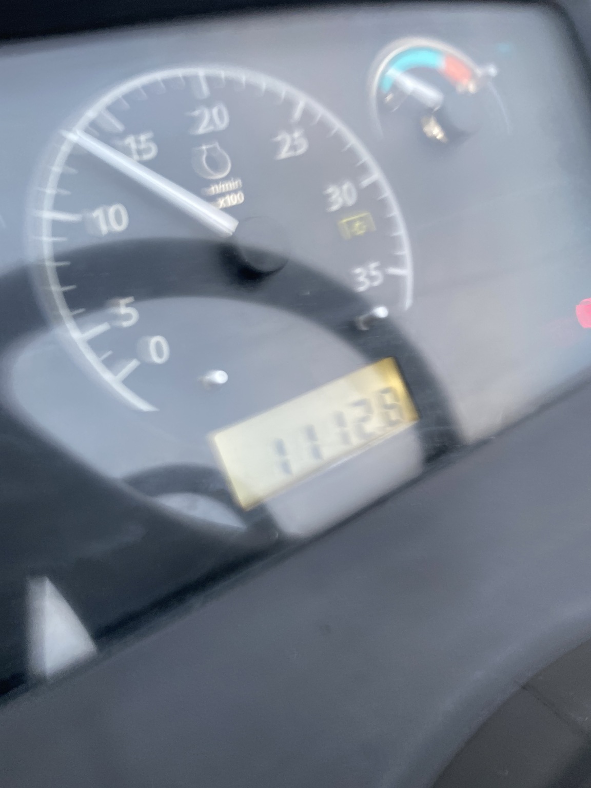 2021 John Deere 2025R Image 13