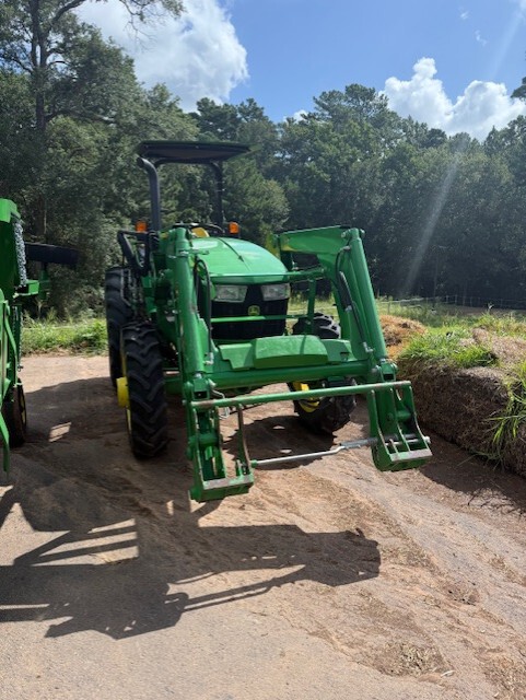 2022 John Deere 5075E Image 3