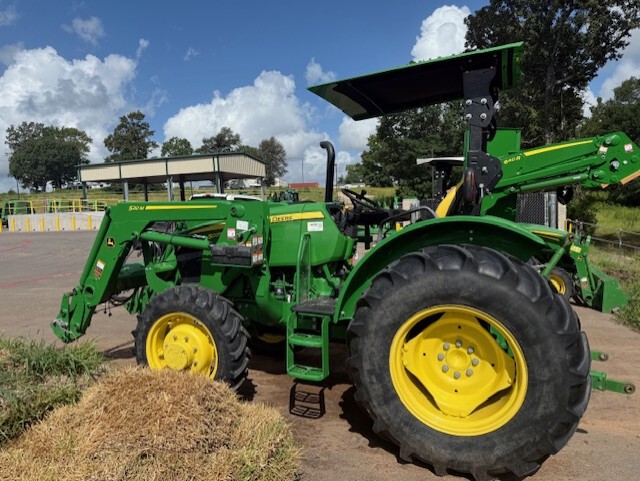 2022 John Deere 5075E Image 6