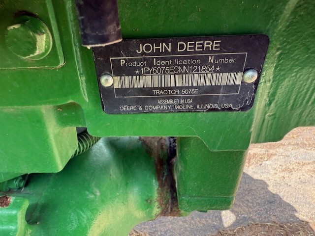 2022 John Deere 5075E Image 10