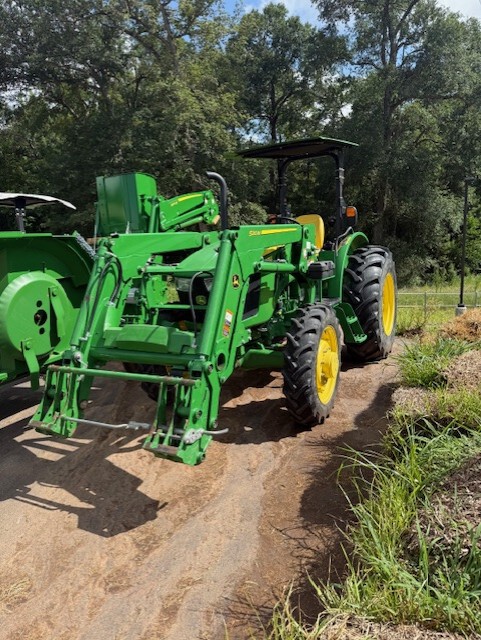 2022 John Deere 5075E Image 1