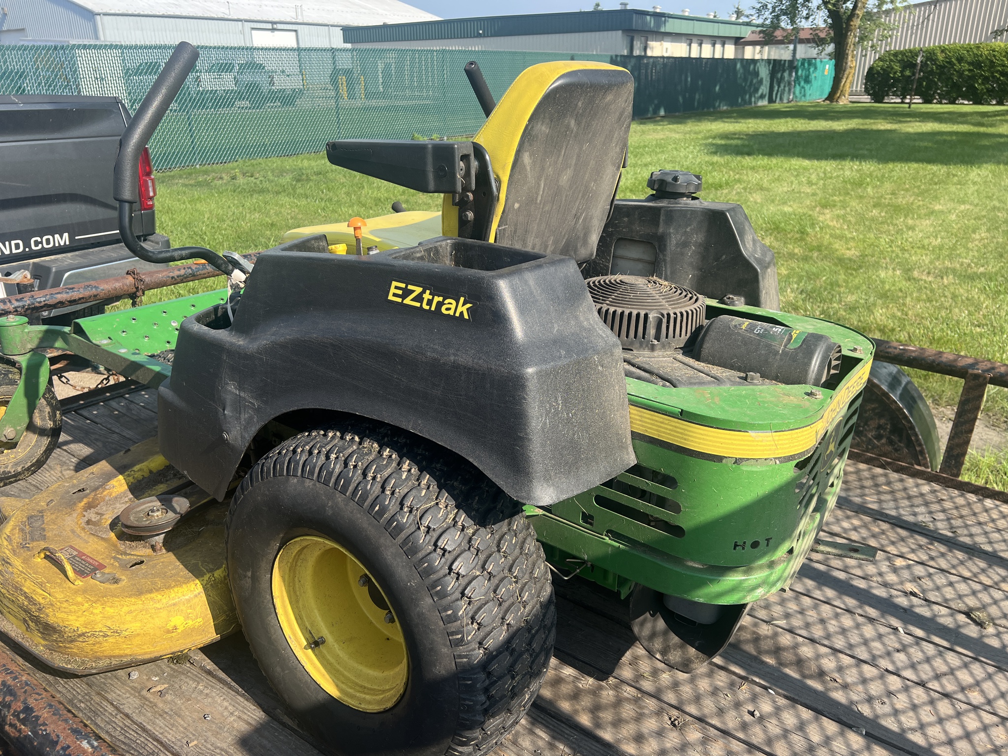 2012 John Deere Z445 Image 3