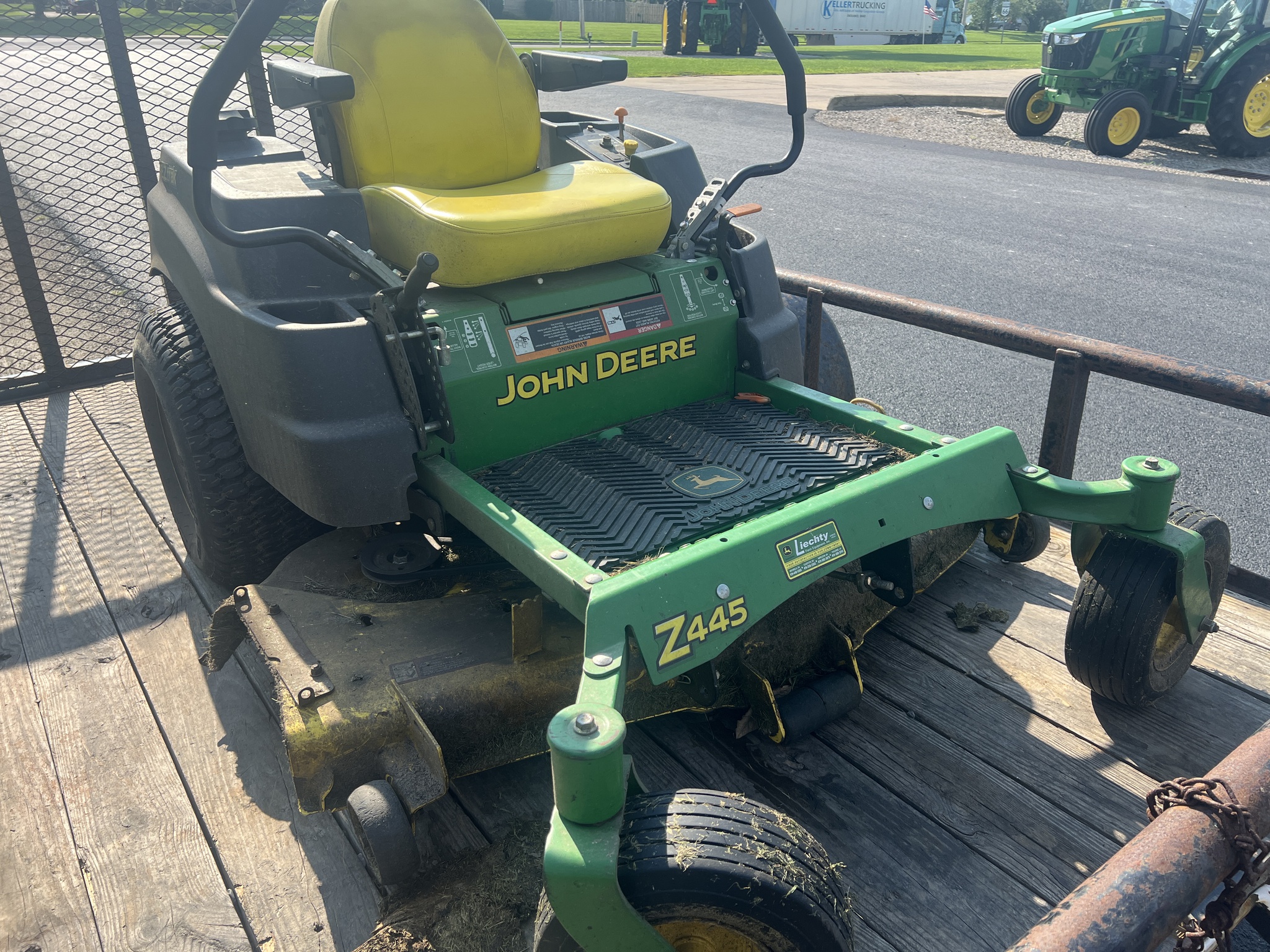 2012 John Deere Z445 Image 7