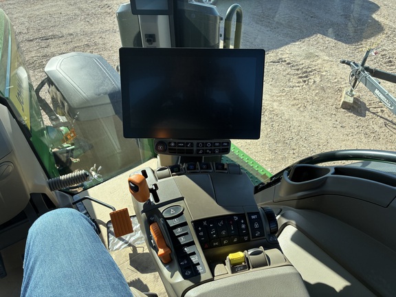 2025 John Deere 8R 410 (21st thumbnail)