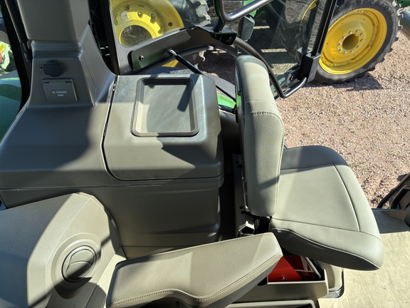 2025 John Deere 8R 410 (23rd thumbnail)