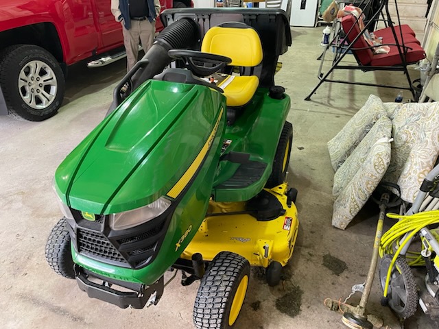2020 John Deere X380 Image 2
