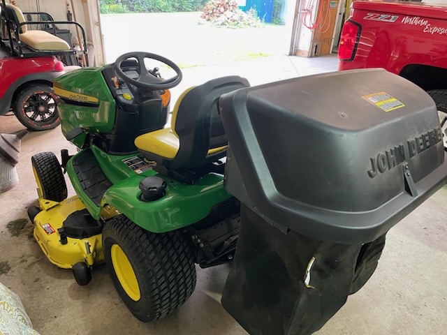 2020 John Deere X380 Image 3