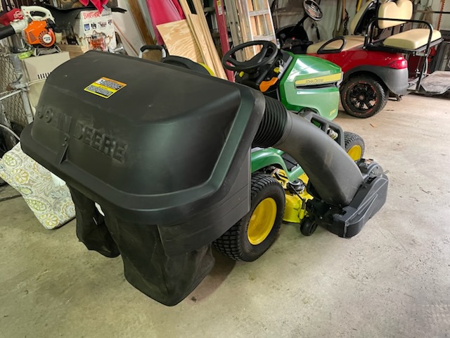 2020 John Deere X380 Image 4