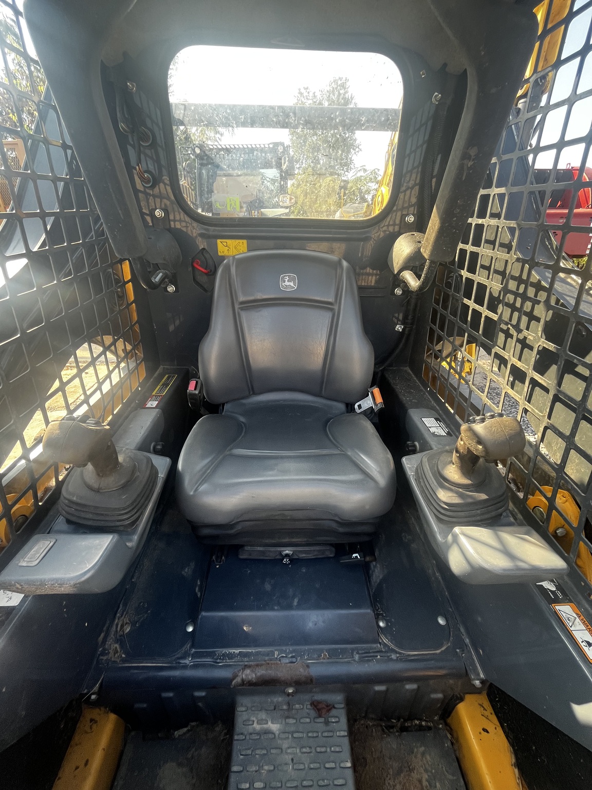 2021 John Deere 317G Image 5