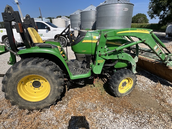 Photo of 2008 John Deere 3520