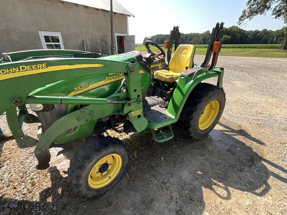Photo of 2008 John Deere 3520