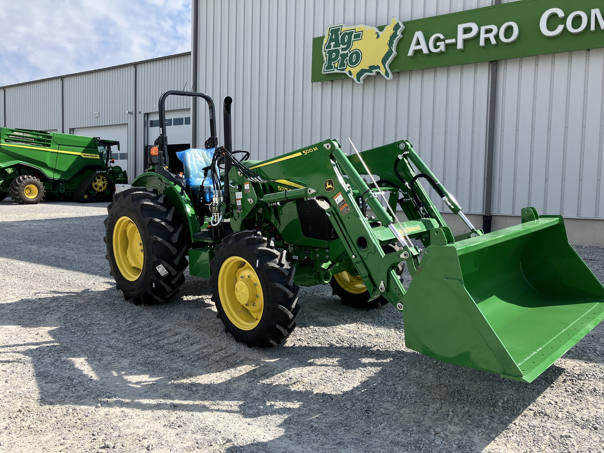 2025 John Deere 5075E Image 2