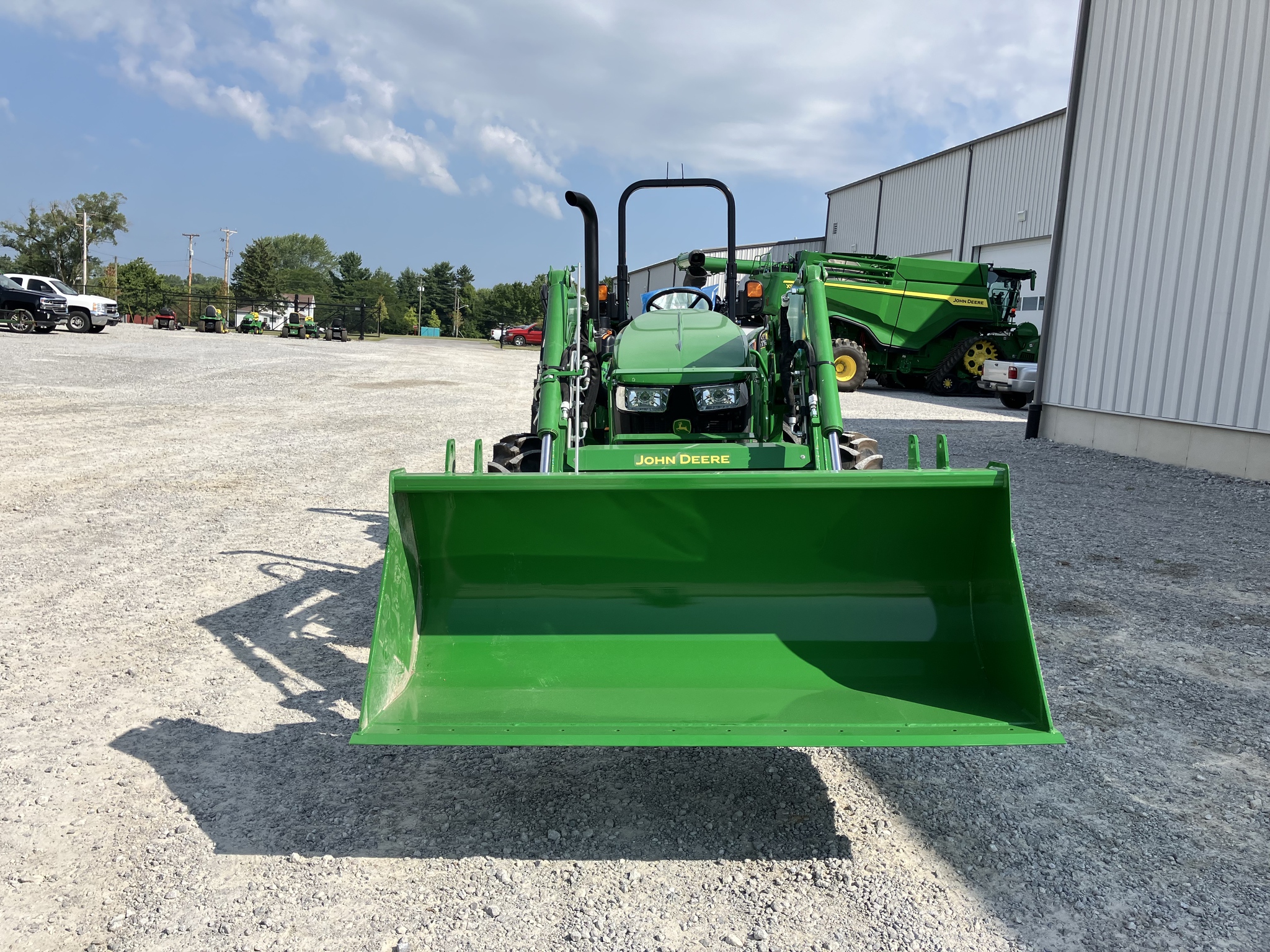 2025 John Deere 5075E Image 3