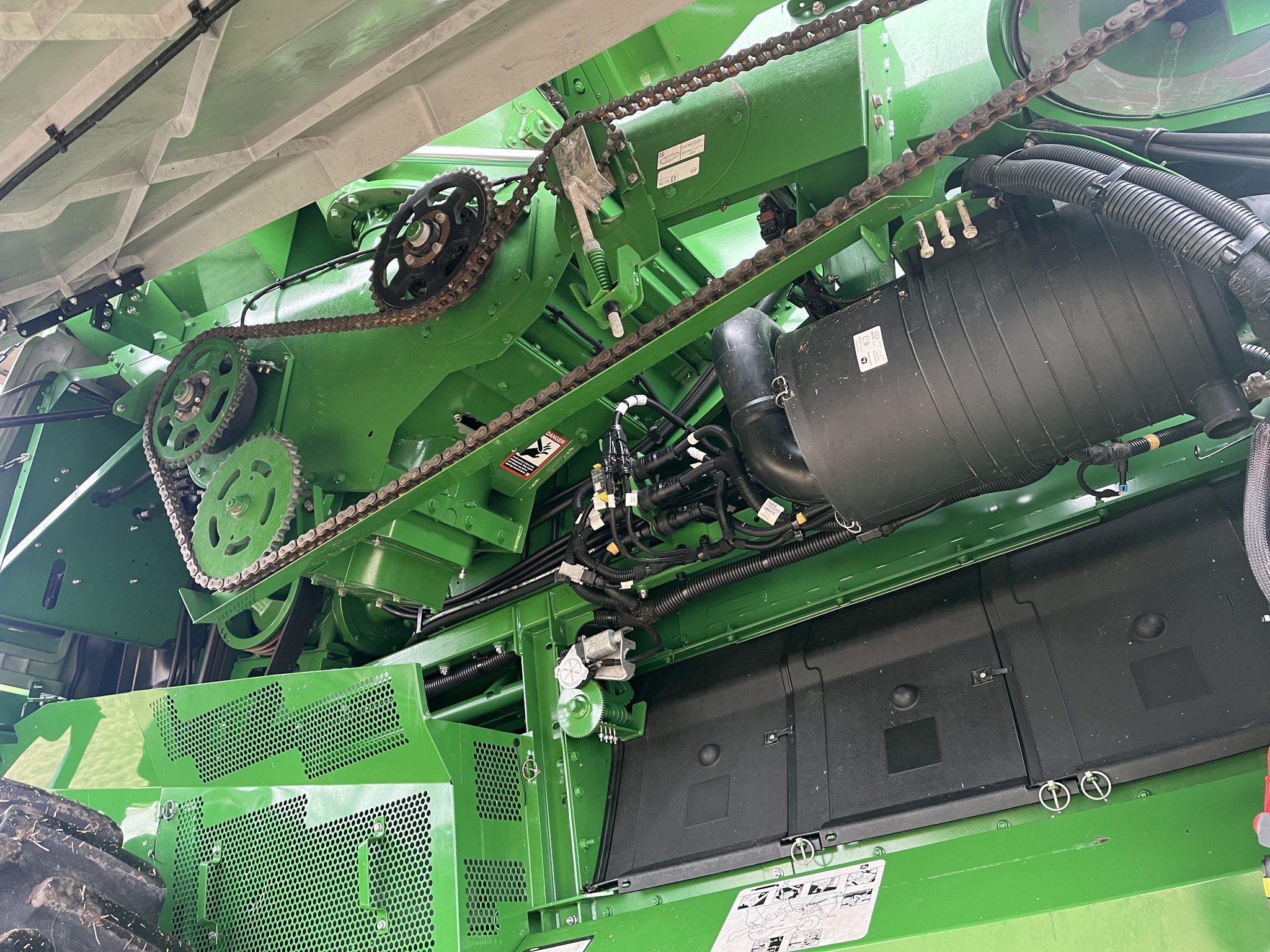  2024 John Deere S780 at Heritage Tractor in Princeton, IL