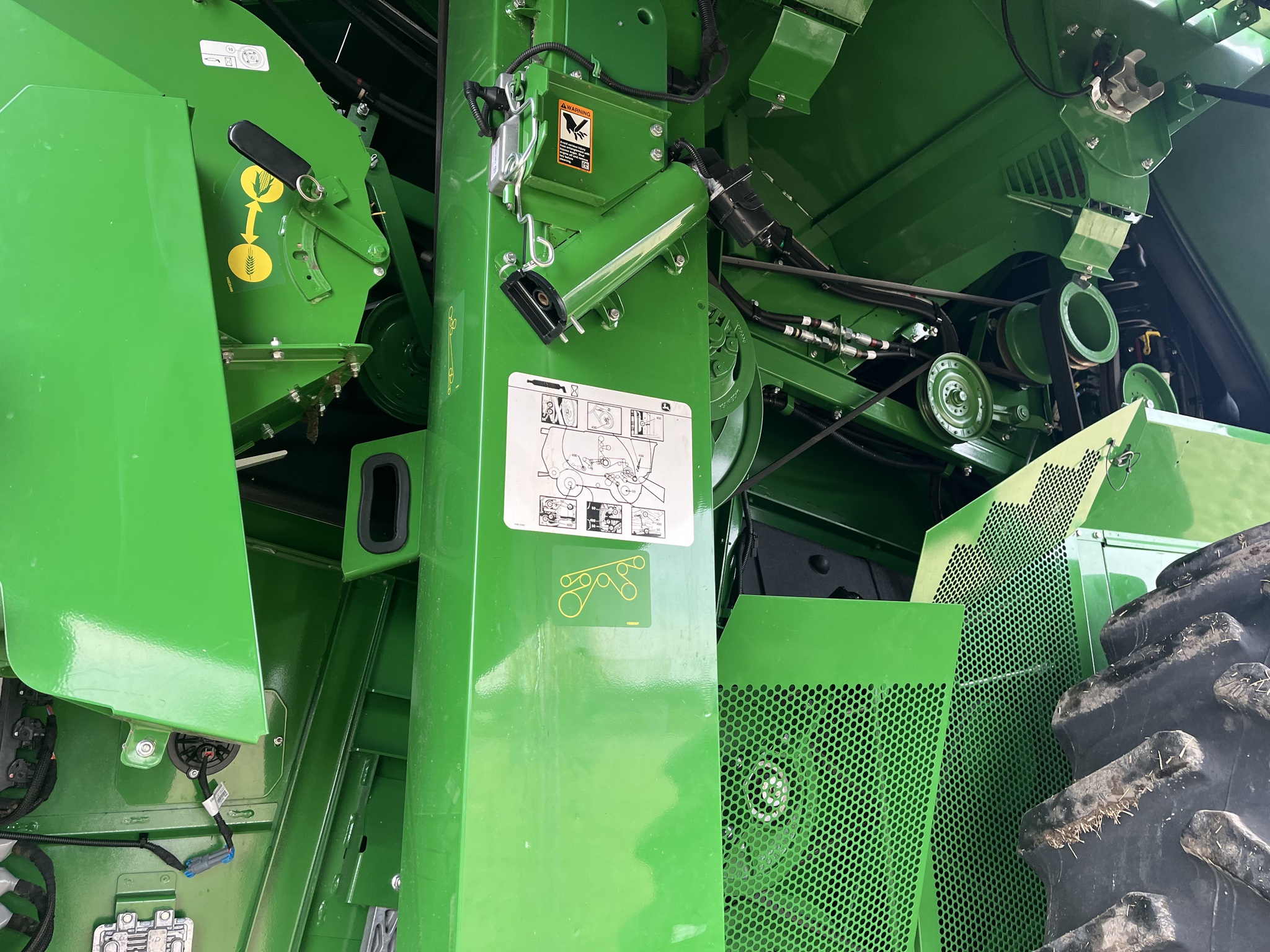  2024 John Deere S780 at Heritage Tractor in Princeton, IL