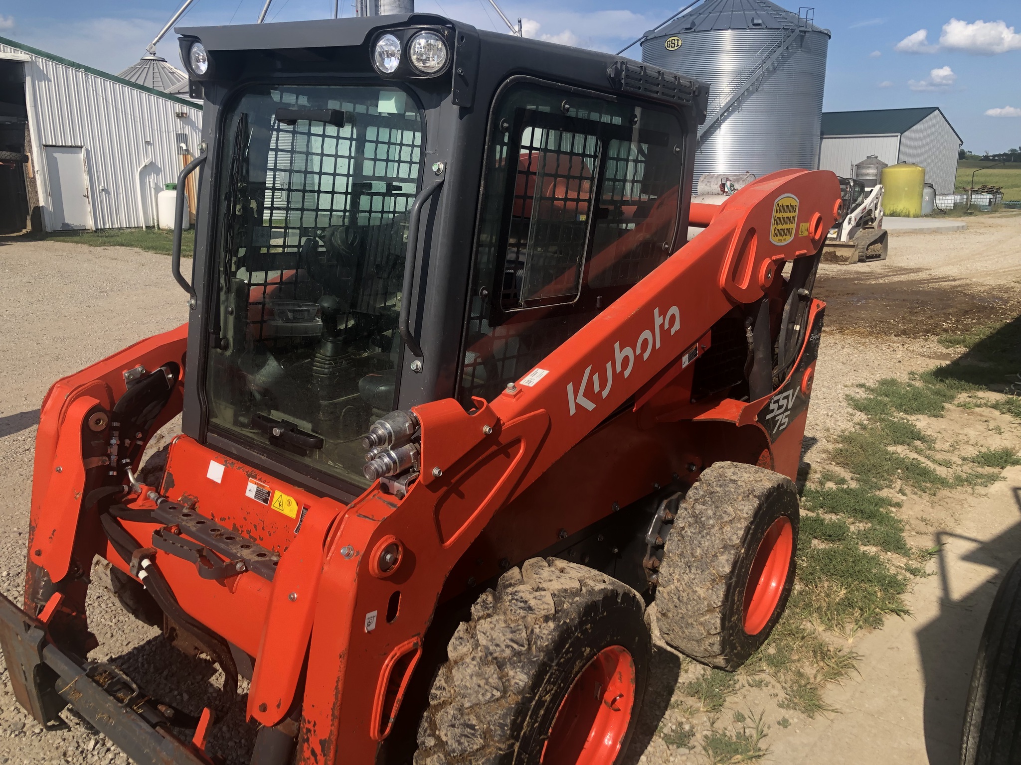 2023 Kubota Ssv75 Image 6
