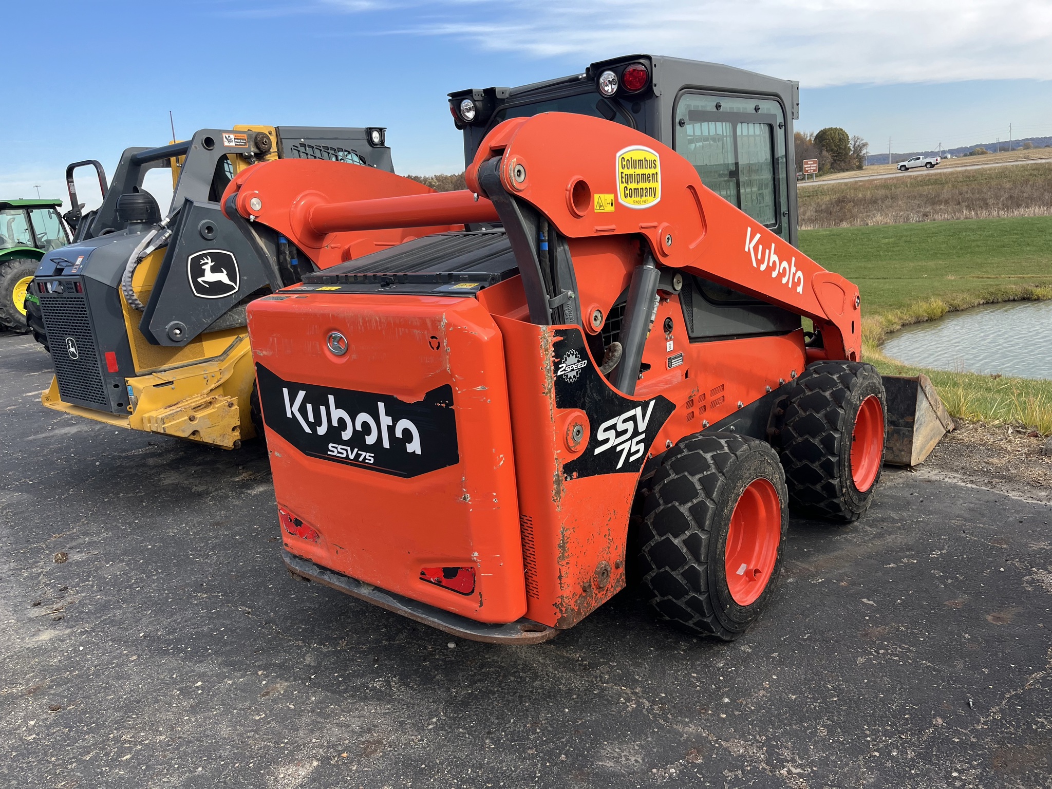 2023 Kubota Ssv75 Image 3
