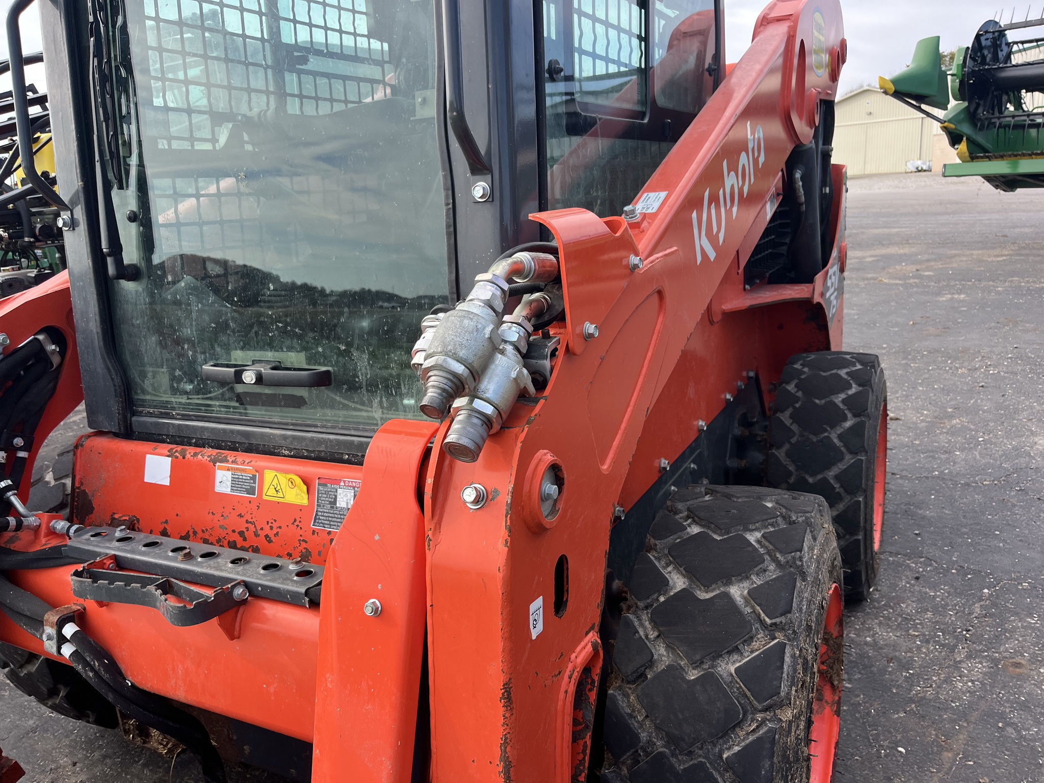 2023 Kubota Ssv75 Image 5