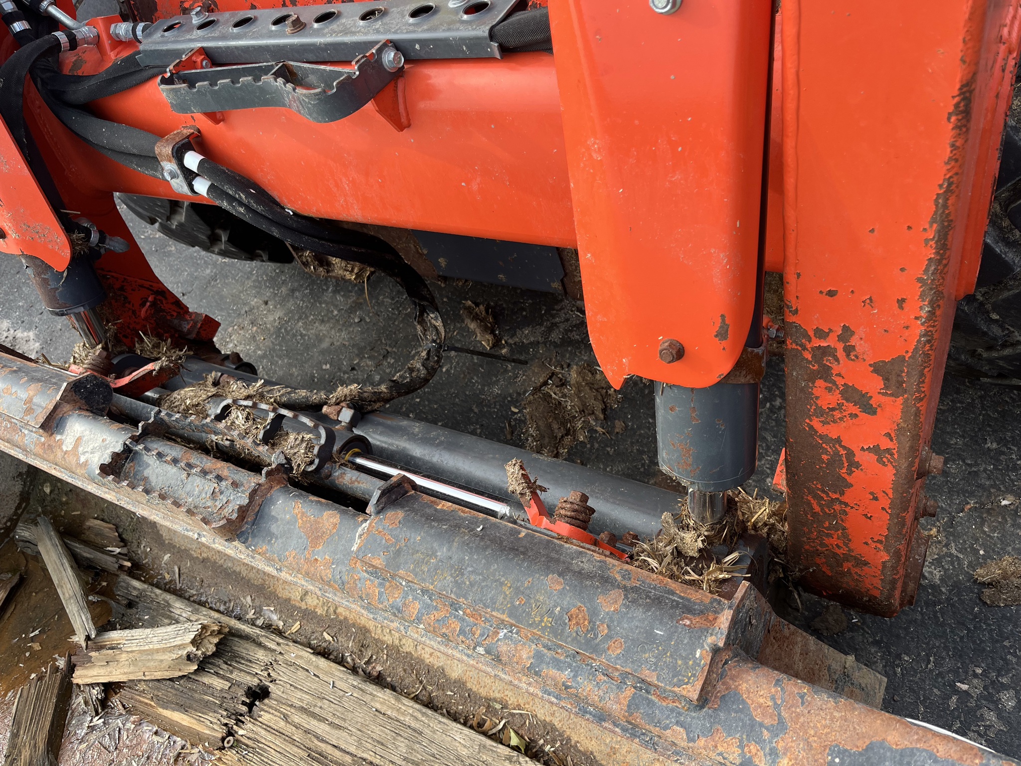 2023 Kubota Ssv75 Image 9