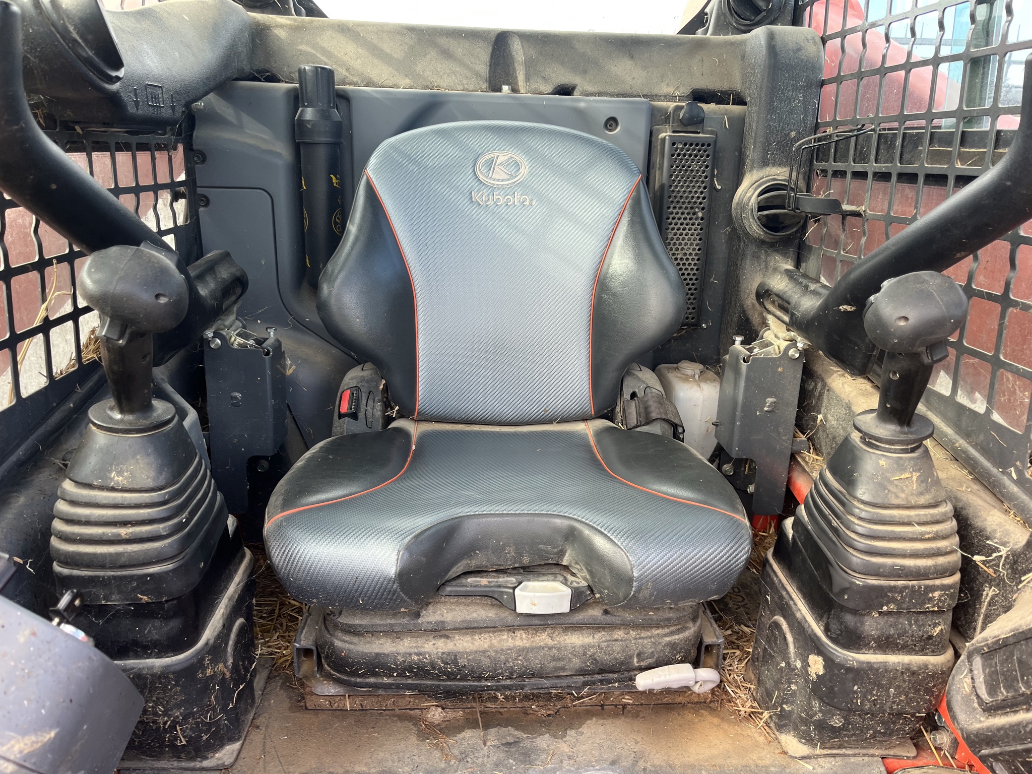 2023 Kubota Ssv75 Image 4