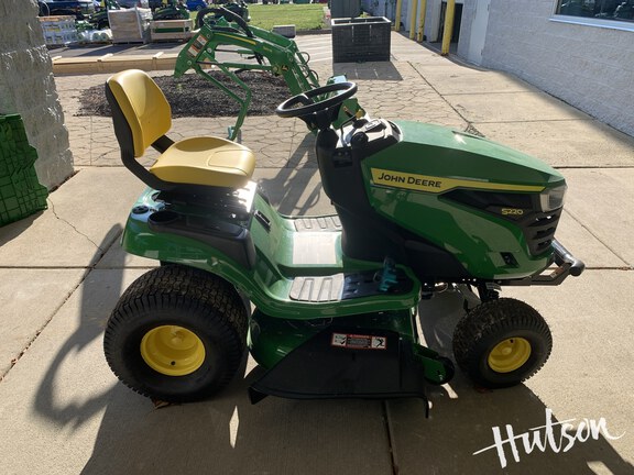 Photo of 2025 John Deere S220