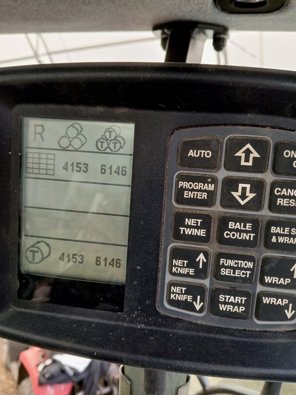 2018 New Holland Rollbelt 460 Image 10