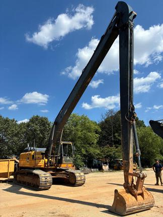 2022 John Deere 300G LC