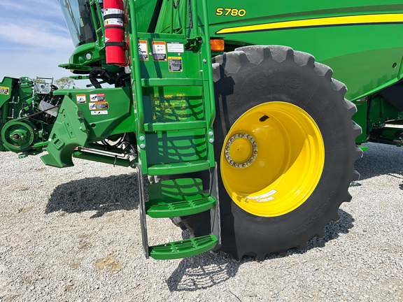 2022 John-Deere S780